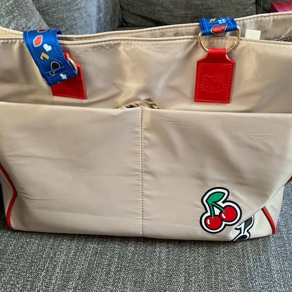 Hello Kitty Tote - Picture 7 of 9